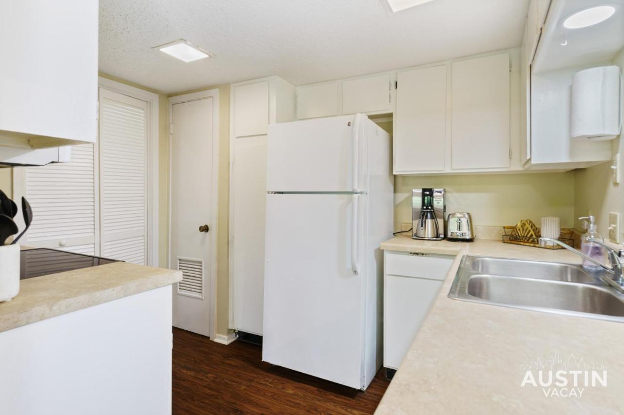 Spacious Atx Apt With Private Deck And All Essentials オースティン エクステリア 写真