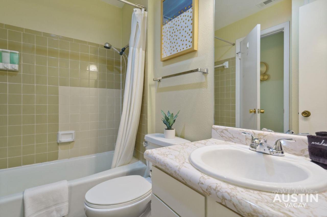 Spacious Atx Apt With Private Deck And All Essentials オースティン エクステリア 写真