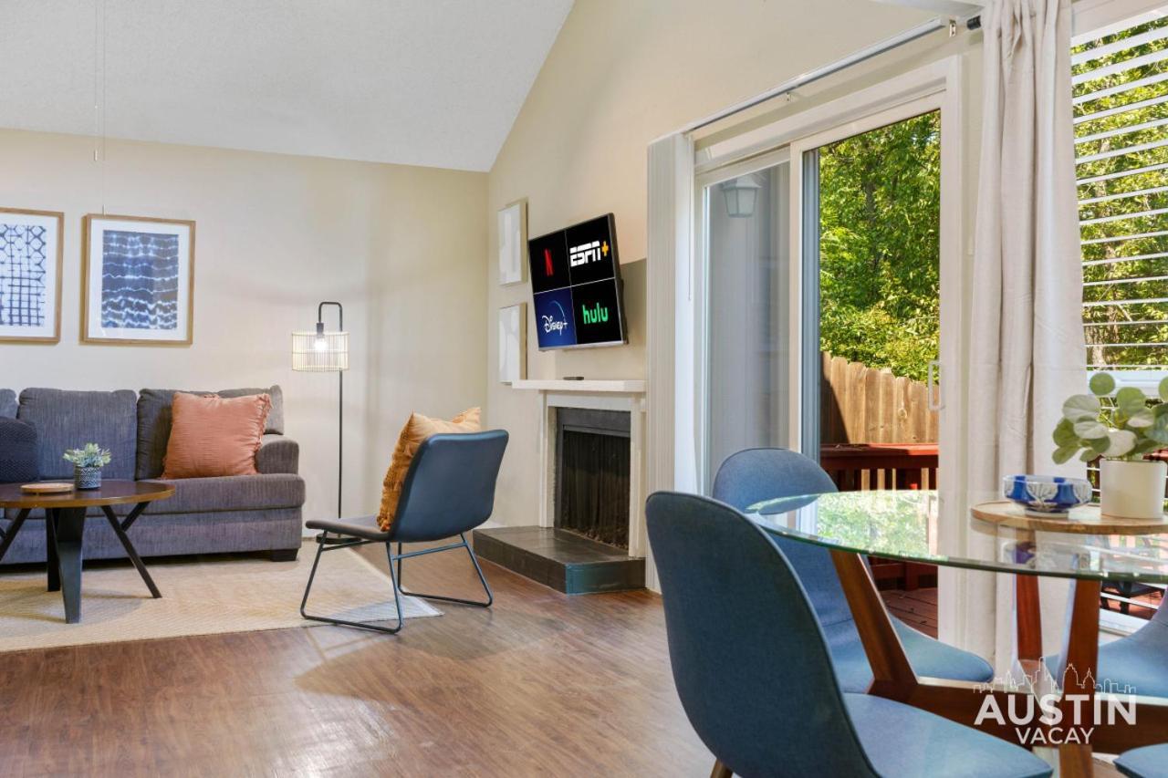Spacious Atx Apt With Private Deck And All Essentials オースティン エクステリア 写真
