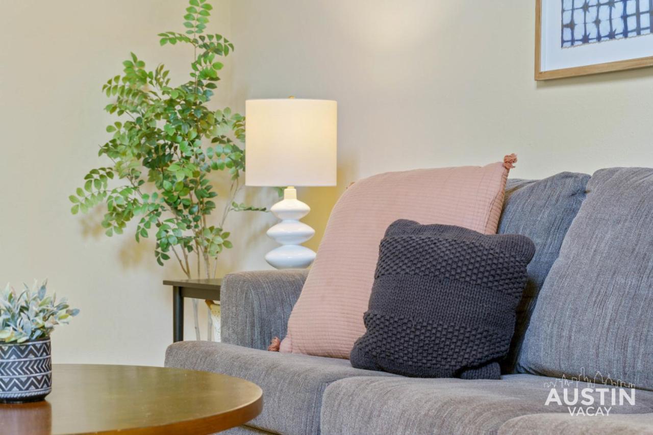 Spacious Atx Apt With Private Deck And All Essentials オースティン エクステリア 写真