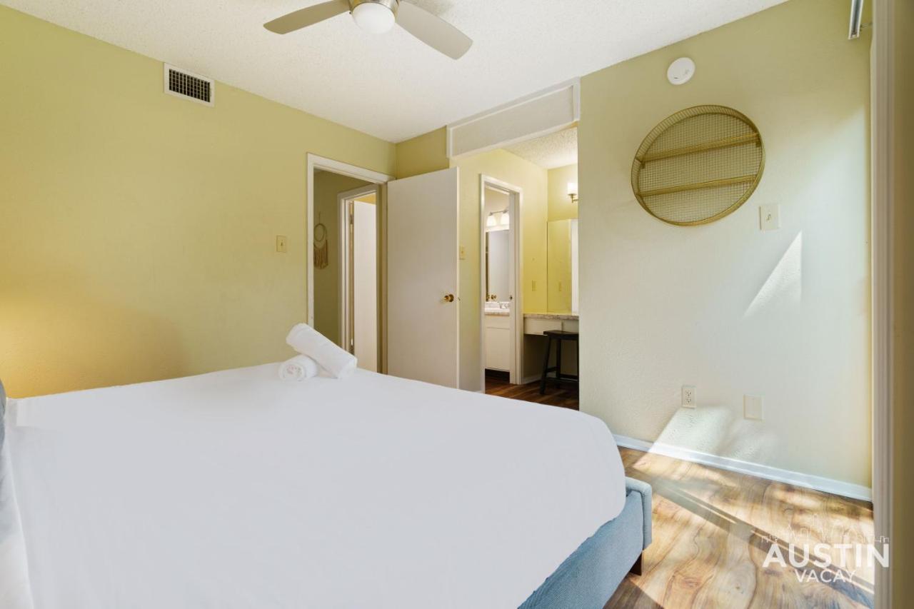 Spacious Atx Apt With Private Deck And All Essentials オースティン エクステリア 写真