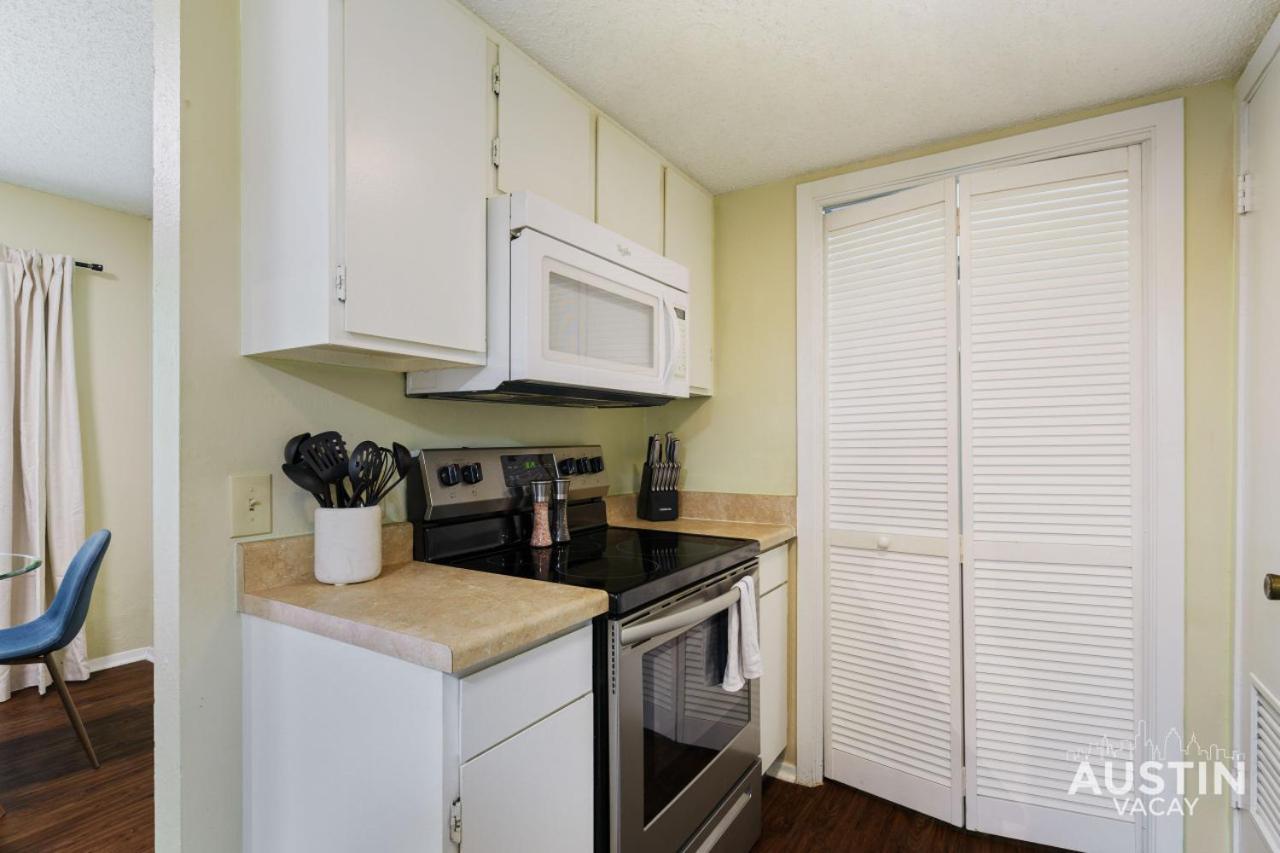 Spacious Atx Apt With Private Deck And All Essentials オースティン エクステリア 写真