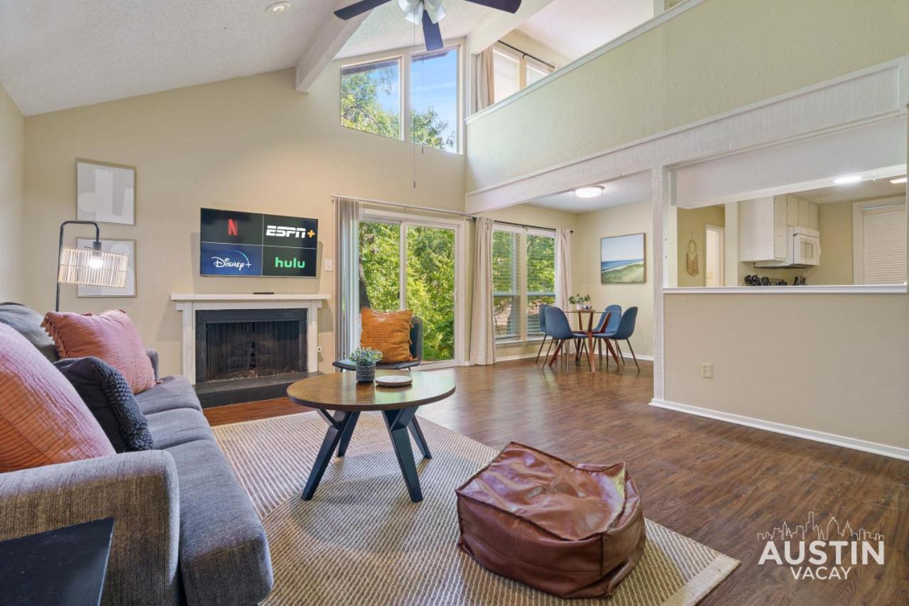 Spacious Atx Apt With Private Deck And All Essentials オースティン エクステリア 写真