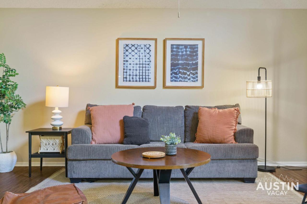 Spacious Atx Apt With Private Deck And All Essentials オースティン エクステリア 写真